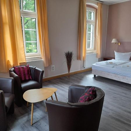 Hotel Am Kreischaer Park エクステリア 写真