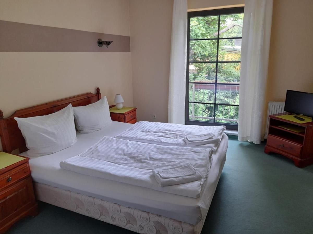 Hotel Am Kreischaer Park エクステリア 写真