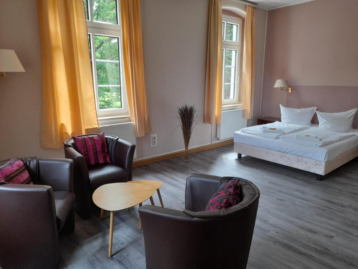 Hotel Am Kreischaer Park エクステリア 写真
