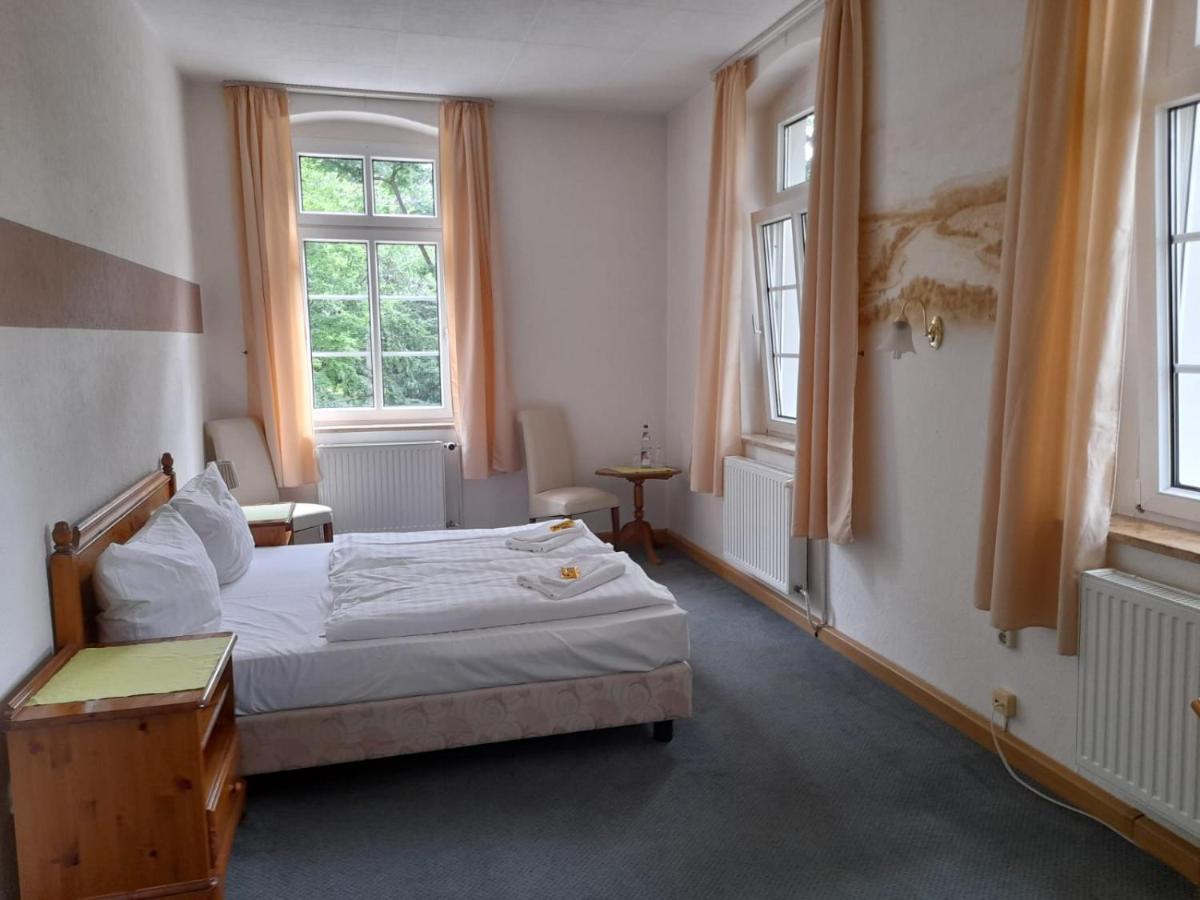 Hotel Am Kreischaer Park エクステリア 写真